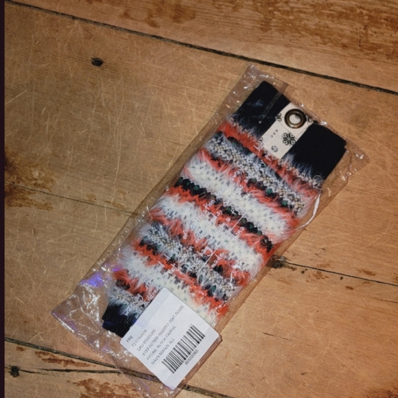 Free People FP ONE Aliviq Fairisle Multicolor Fuzzy Knit Arm Warmers - Picture 4 of 9